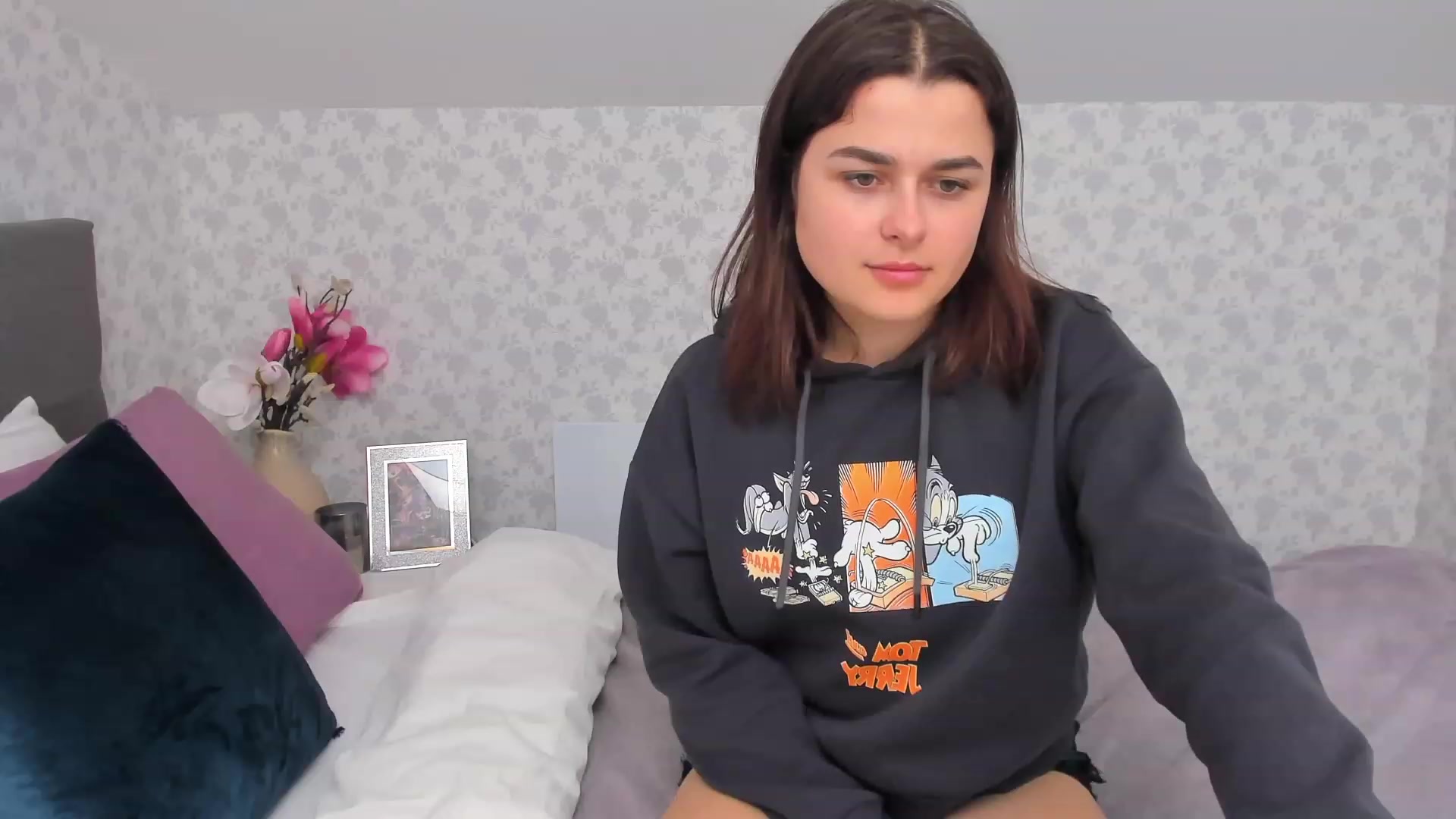 Gallery image thumbnail from CrystalXX's myfreecams stream on, 04/27/2023, 24:00 image 17 of 20