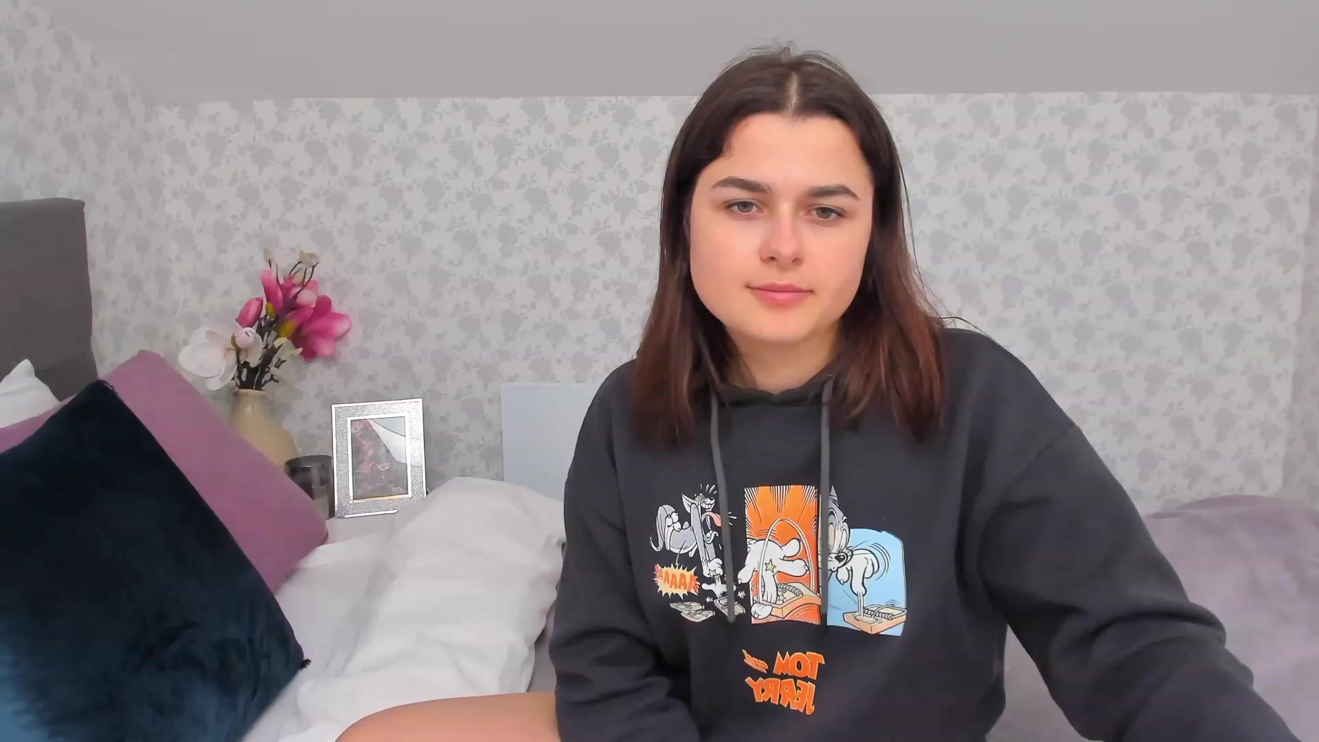 Gallery image thumbnail from CrystalXX's myfreecams stream on, 04/27/2023, 24:00 image 19 of 20