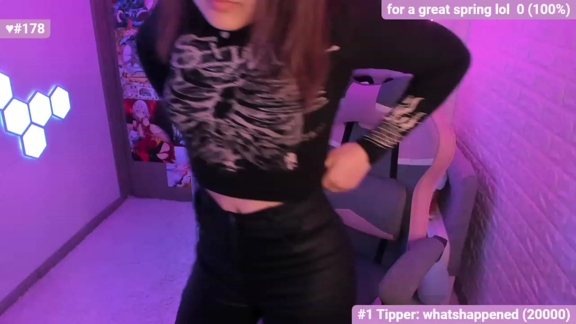 Gallery image thumbnail from CrystalXX's myfreecams stream on, 05/06/2023, 19:02 image 14 of 20