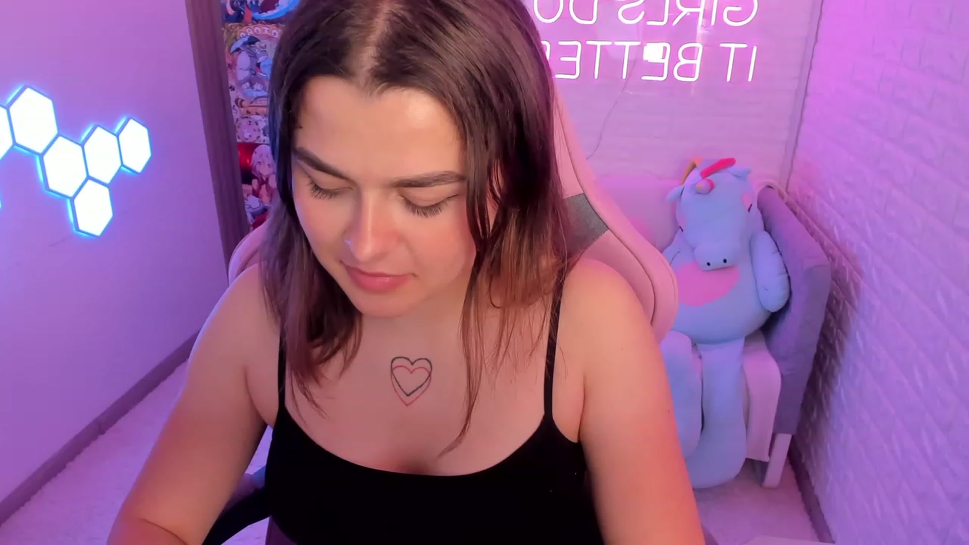 Gallery image thumbnail from CrystalXX's myfreecams stream on, 05/20/2023, 15:07 image 1 of 20