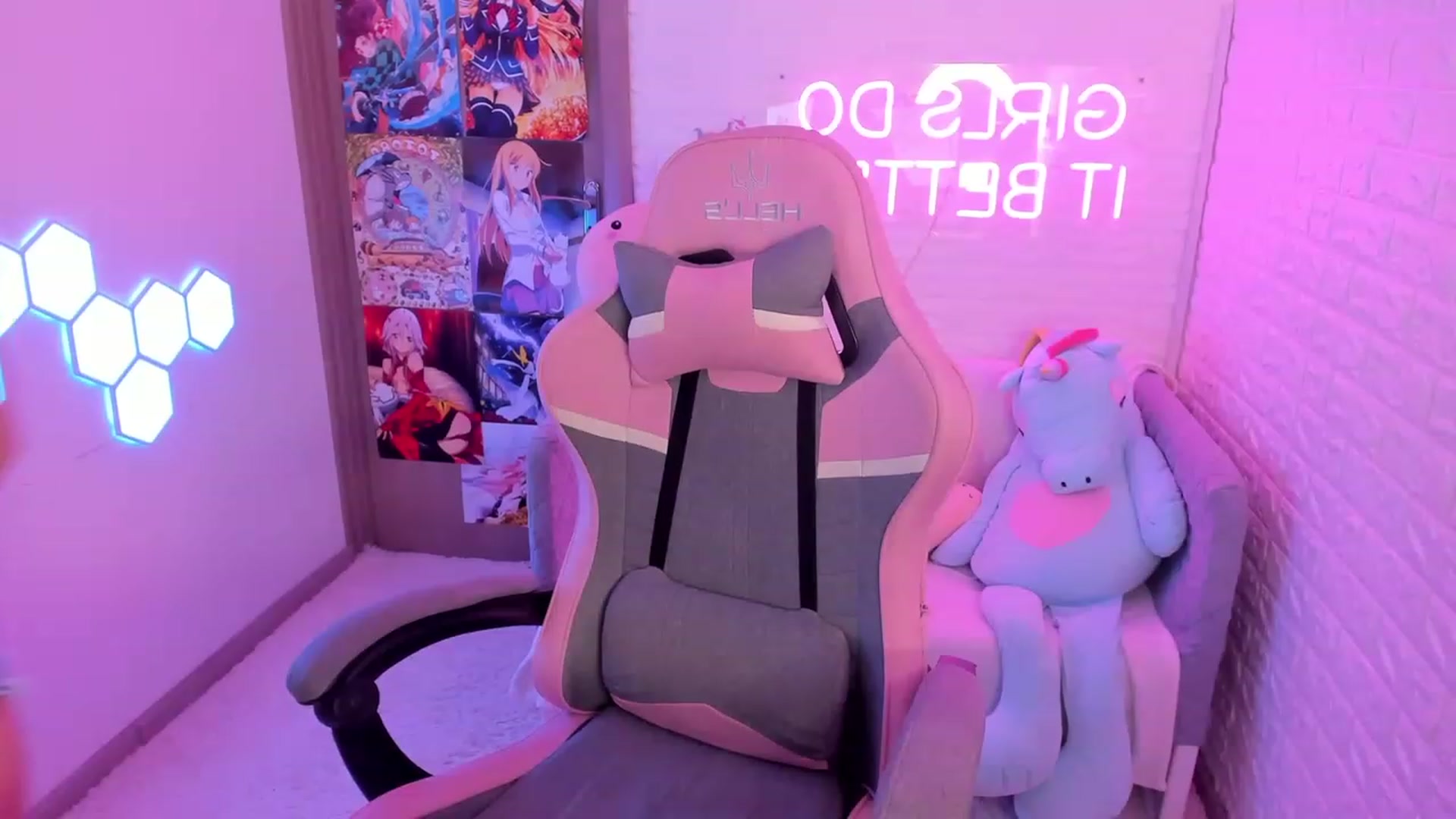 Gallery image thumbnail from CrystalXX's myfreecams stream on, 05/20/2023, 15:07 image 15 of 20