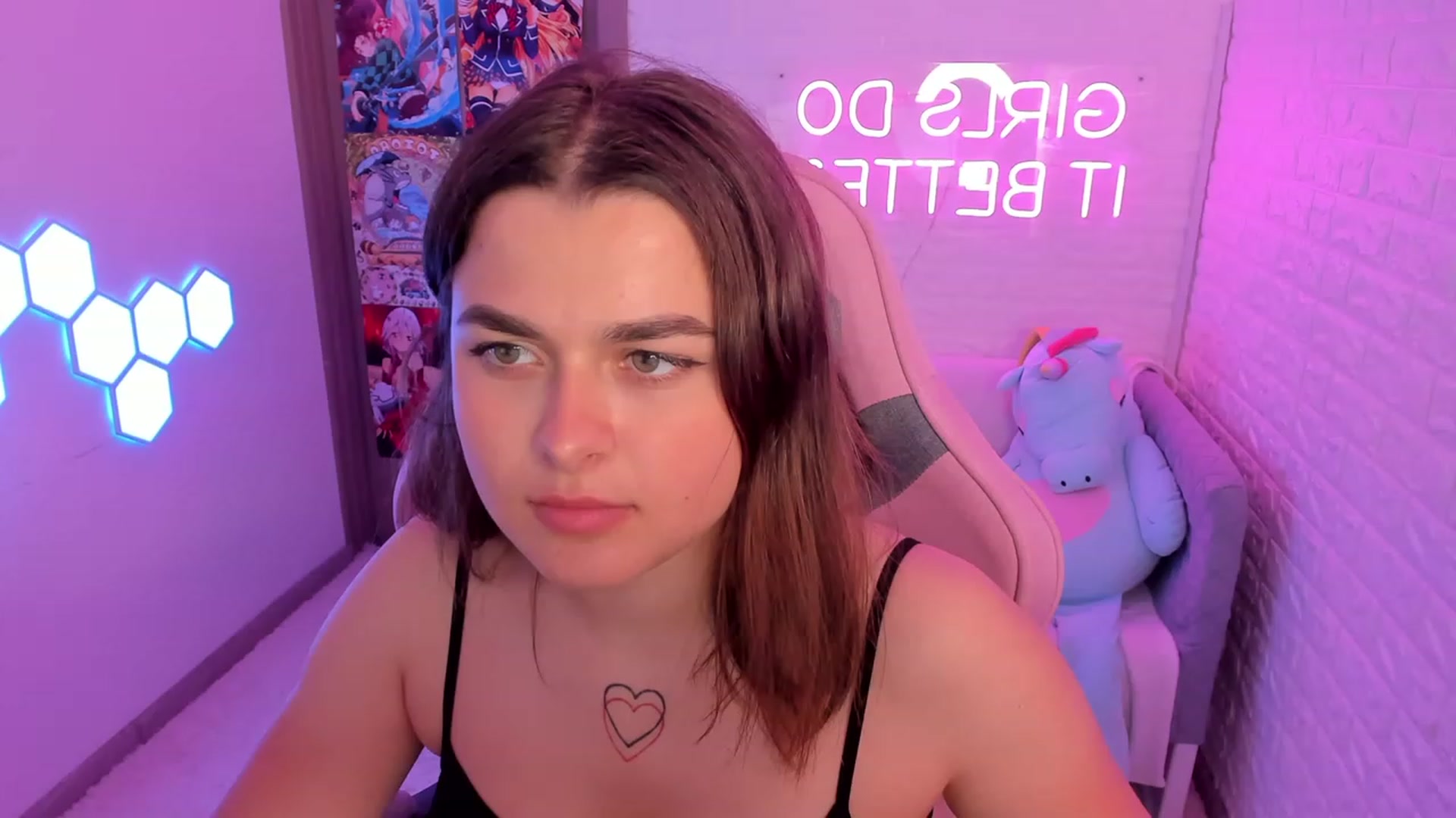 Gallery image thumbnail from CrystalXX's myfreecams stream on, 05/20/2023, 15:07 image 9 of 20