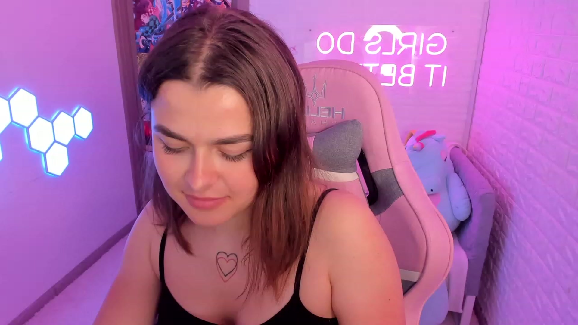 Gallery image thumbnail from CrystalXX's myfreecams stream on, 05/20/2023, 15:07 image 8 of 20
