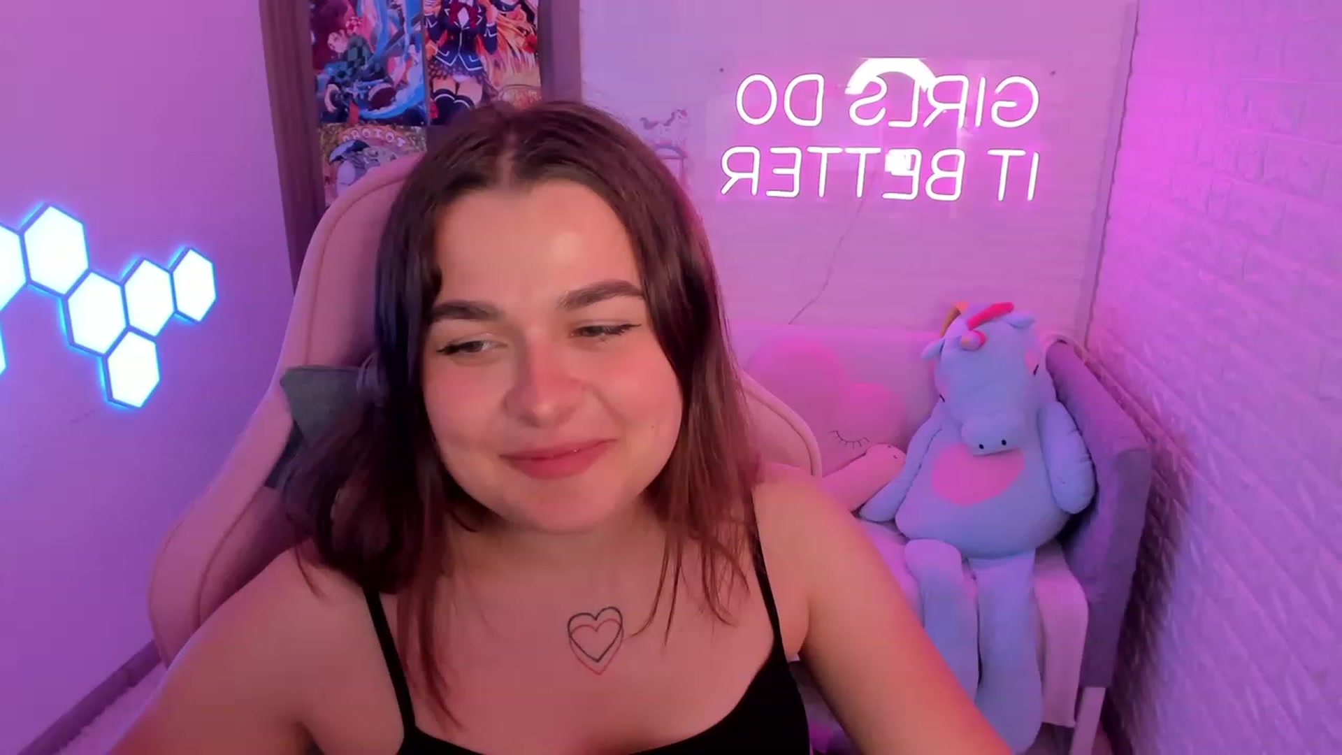 Gallery image thumbnail from CrystalXX's myfreecams stream on, 05/20/2023, 15:07 image 4 of 20