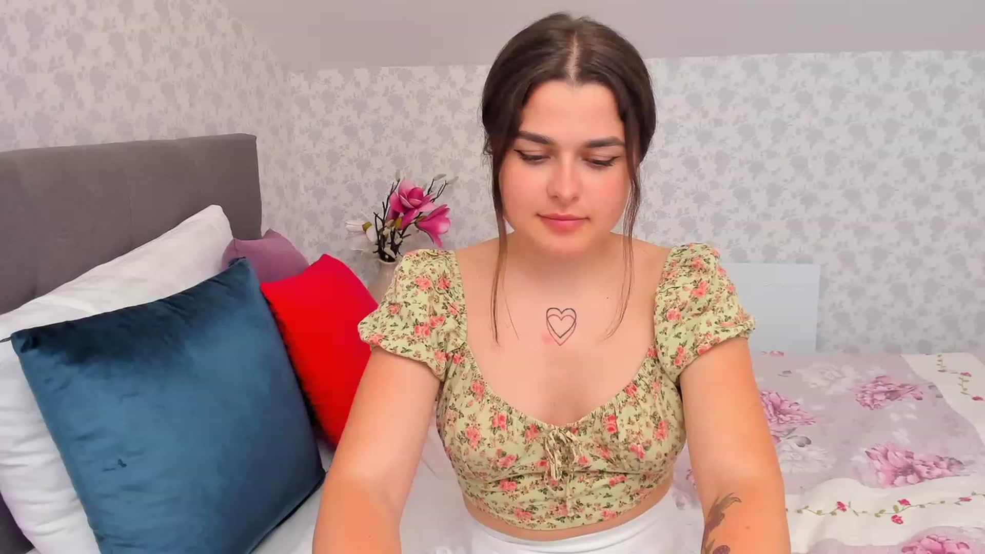 Gallery image thumbnail from CrystalXX's myfreecams stream on, 05/21/2023, 14:28 image 1 of 20