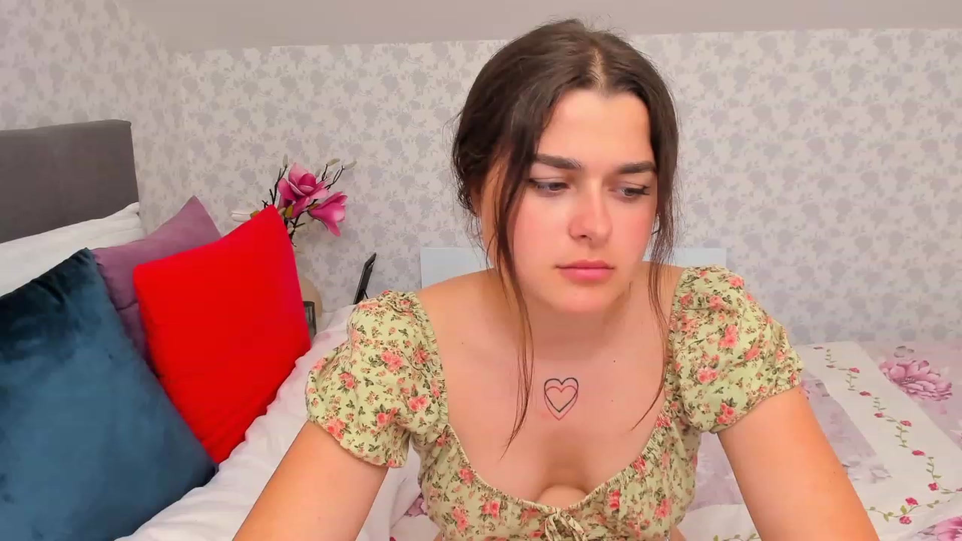 Gallery image thumbnail from CrystalXX's myfreecams stream on, 05/21/2023, 18:32 image 2 of 20