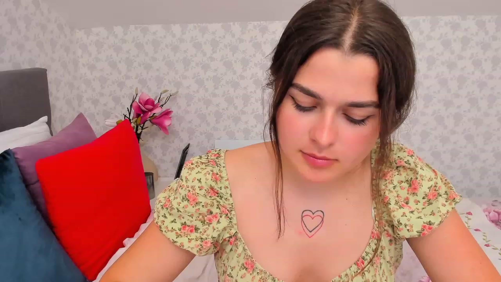 Gallery image thumbnail from CrystalXX's myfreecams stream on, 05/21/2023, 18:32 image 7 of 20