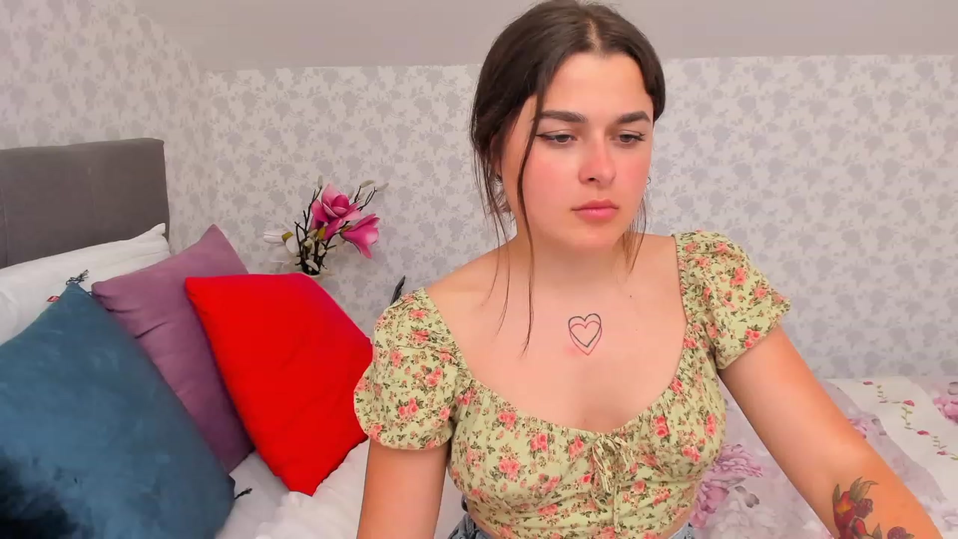 Gallery image thumbnail from CrystalXX's myfreecams stream on, 05/21/2023, 18:32 image 16 of 20