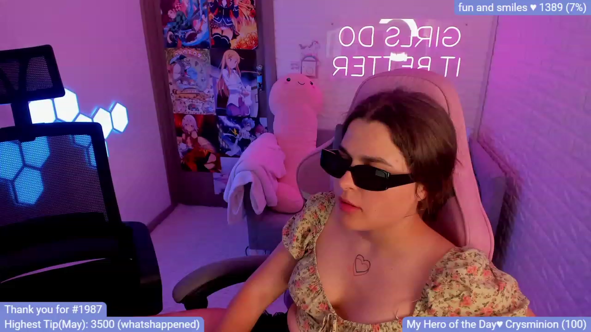 Gallery image thumbnail from CrystalXX's myfreecams stream on, 05/21/2023, 22:56 image 1 of 20