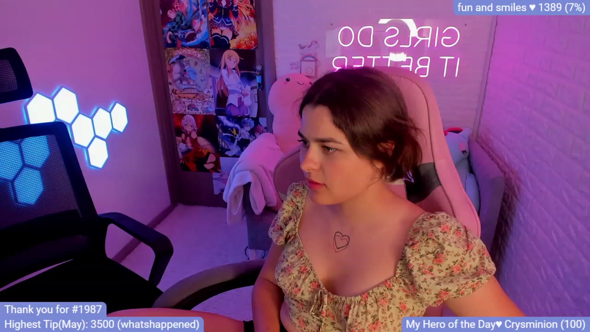 Gallery image thumbnail from CrystalXX's myfreecams stream on, 05/21/2023, 22:56 image 4 of 20