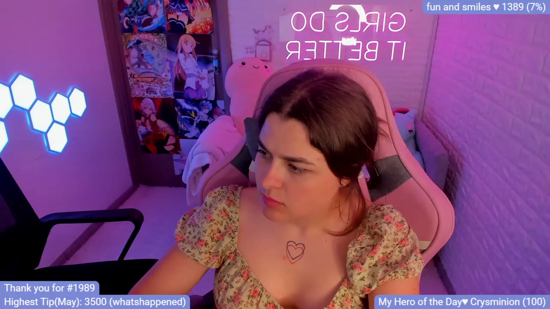 Gallery image thumbnail from CrystalXX's myfreecams stream on, 05/21/2023, 22:56 image 18 of 20