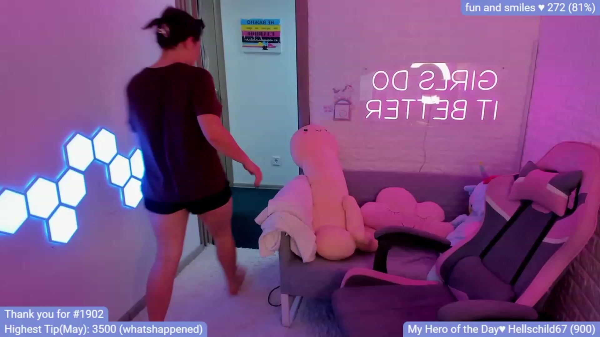 Gallery image thumbnail from CrystalXX's myfreecams stream on, 05/22/2023, 03:44 image 18 of 20