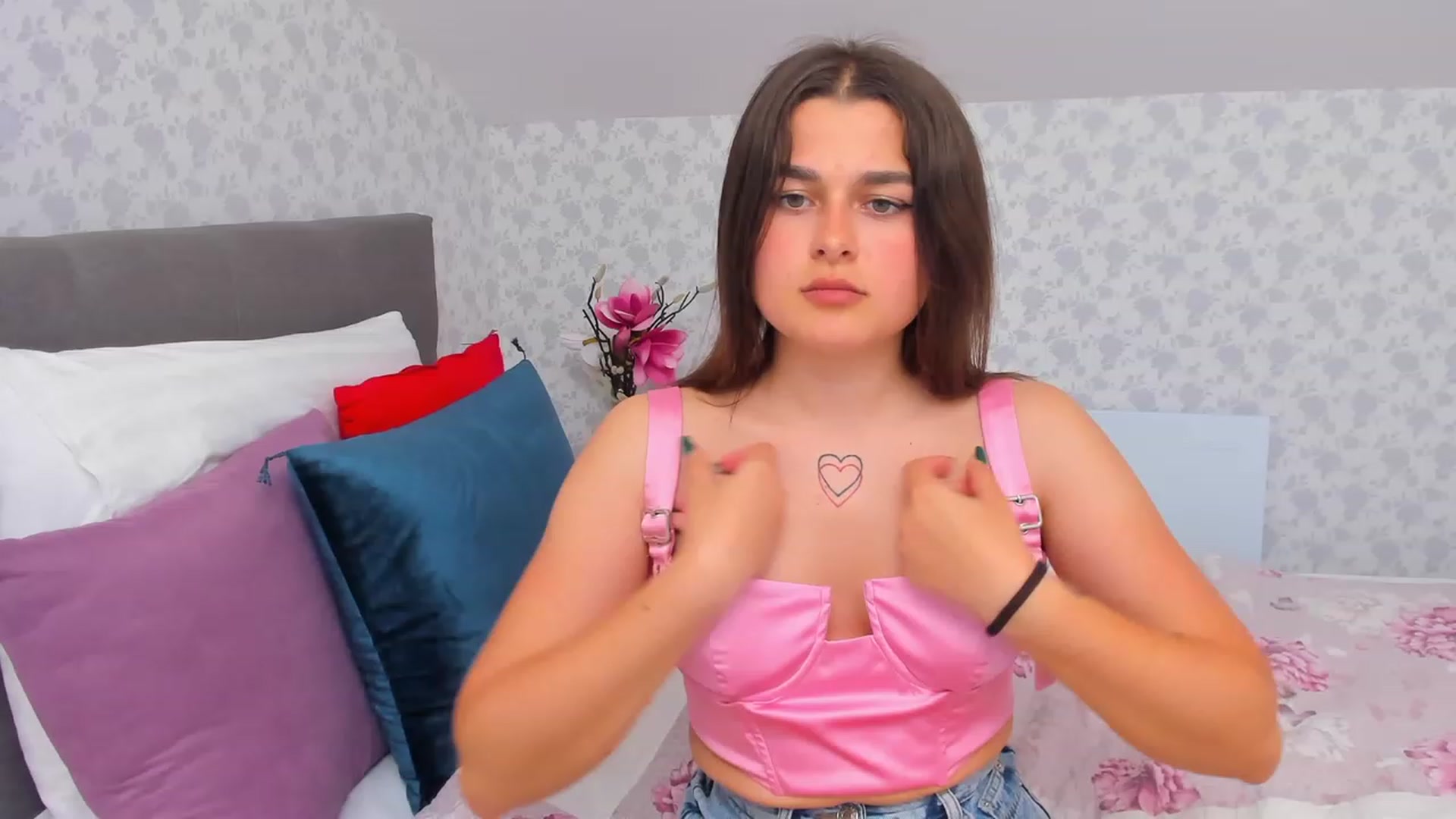 Gallery image thumbnail from CrystalXX's myfreecams stream on, 05/27/2023, 19:43 image 14 of 20