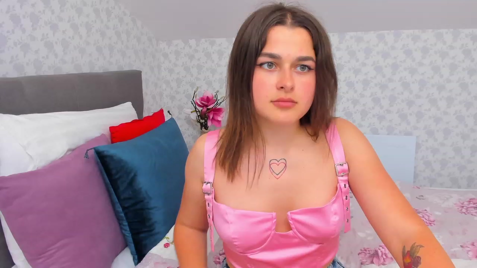 Gallery image thumbnail from CrystalXX's myfreecams stream on, 05/27/2023, 19:43 image 13 of 20