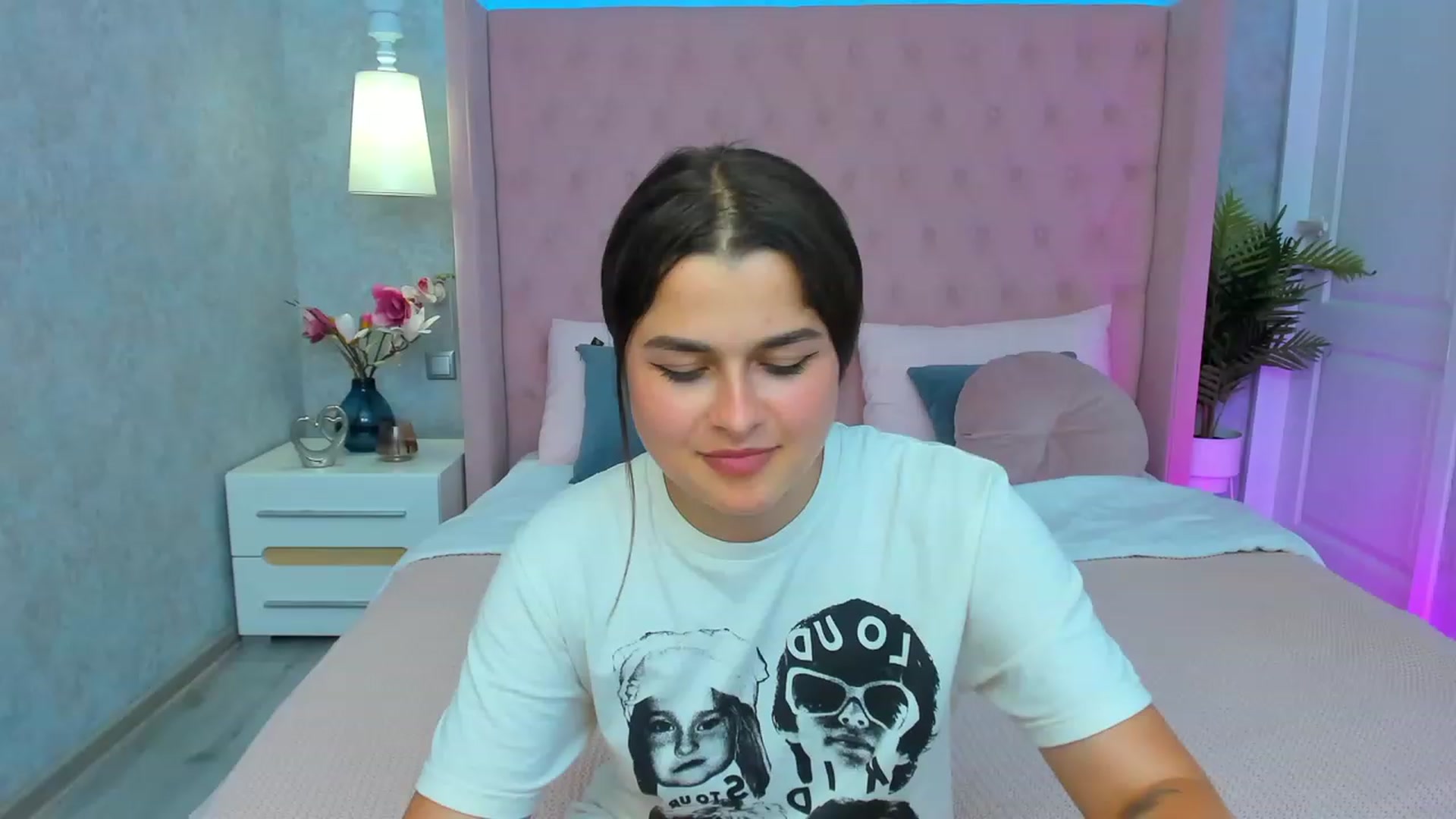 Gallery image thumbnail from CrystalXX's myfreecams stream on, 05/27/2023, 22:19 image 13 of 20