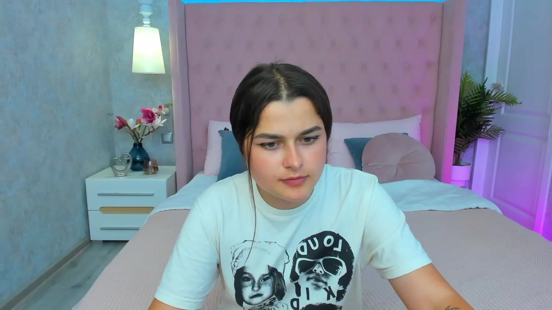 Gallery image thumbnail from CrystalXX's myfreecams stream on, 05/27/2023, 22:19 image 16 of 20