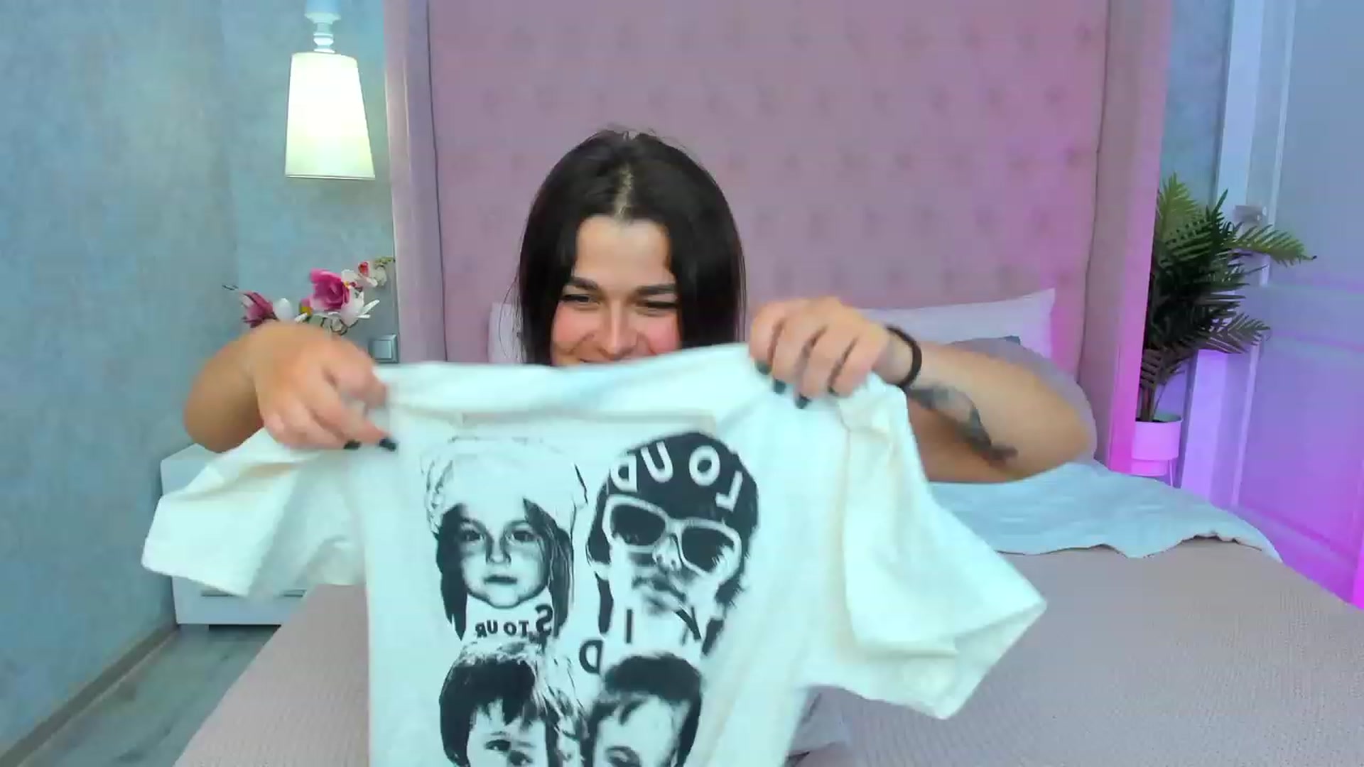 Gallery image thumbnail from CrystalXX's myfreecams stream on, 05/27/2023, 22:19 image 5 of 20