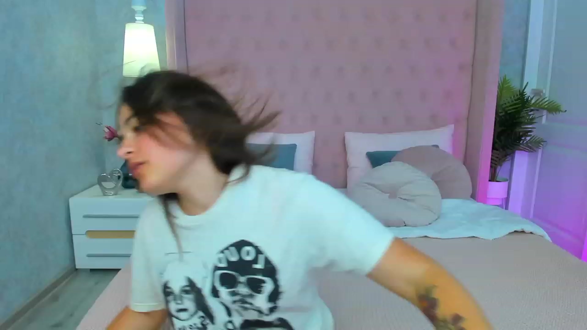 Gallery image thumbnail from CrystalXX's myfreecams stream on, 05/27/2023, 22:19 image 6 of 20
