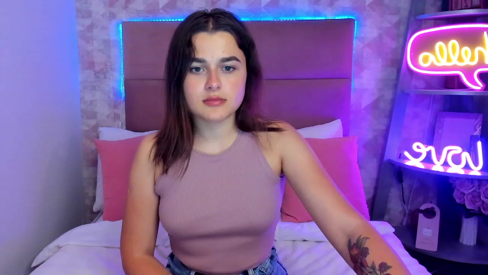 Gallery image thumbnail from CrystalXX's myfreecams stream on, 05/28/2023, 20:27 image 8 of 20