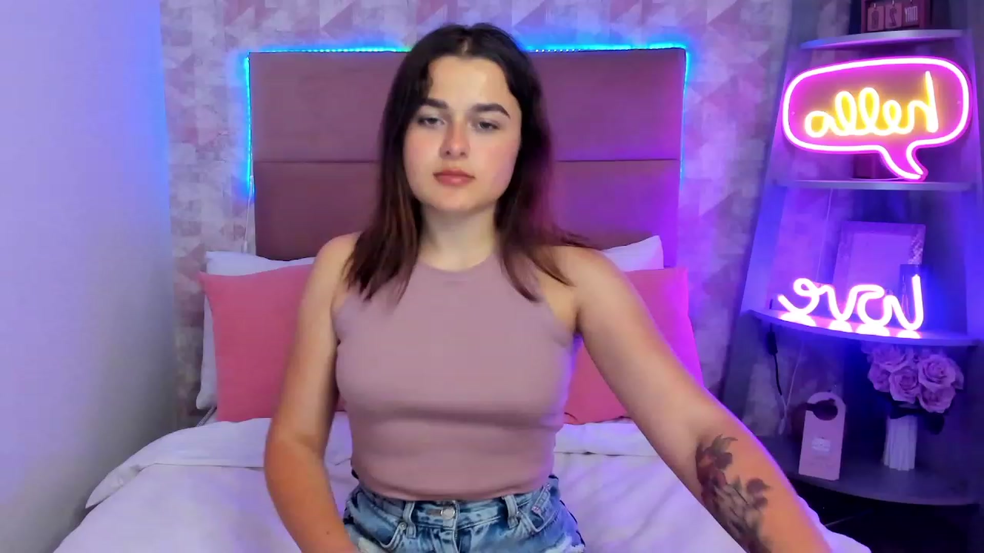 Gallery image thumbnail from CrystalXX's myfreecams stream on, 05/28/2023, 20:27 image 9 of 20