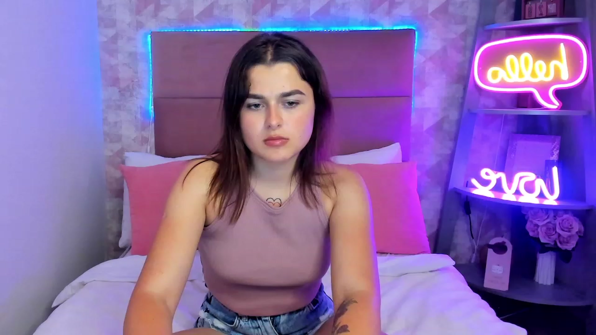 Gallery image thumbnail from CrystalXX's myfreecams stream on, 05/28/2023, 20:27 image 11 of 20