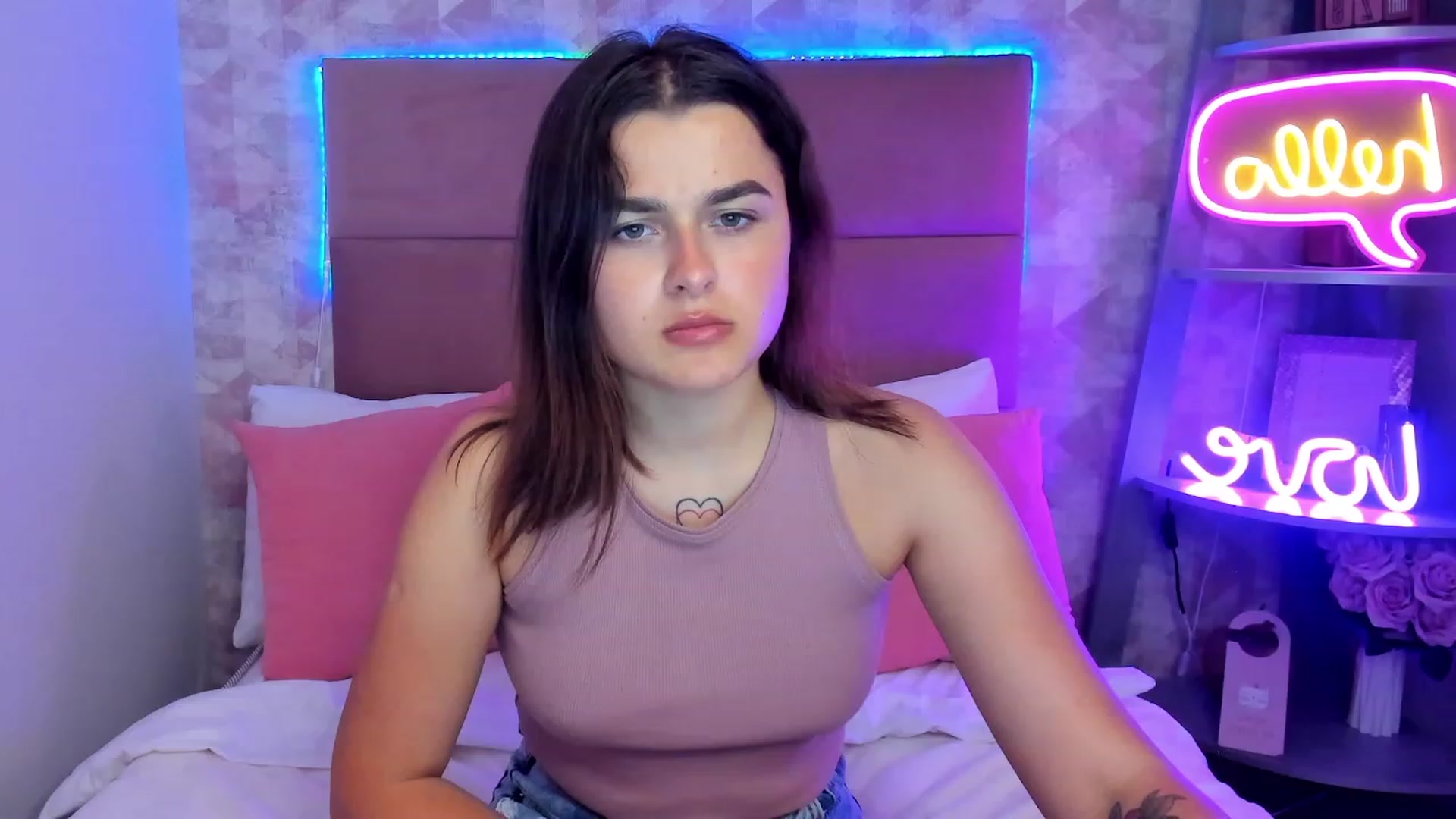 Gallery image thumbnail from CrystalXX's myfreecams stream on, 05/28/2023, 21:00 image 6 of 20