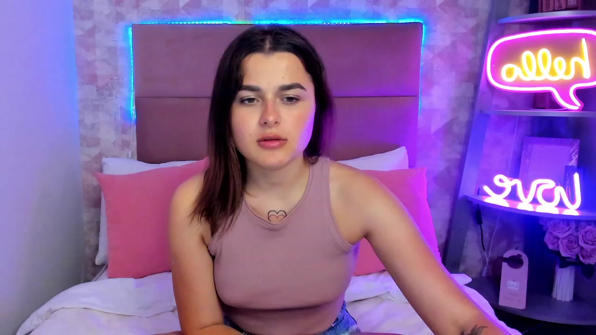 Gallery image thumbnail from CrystalXX's myfreecams stream on, 05/28/2023, 21:00 image 10 of 20