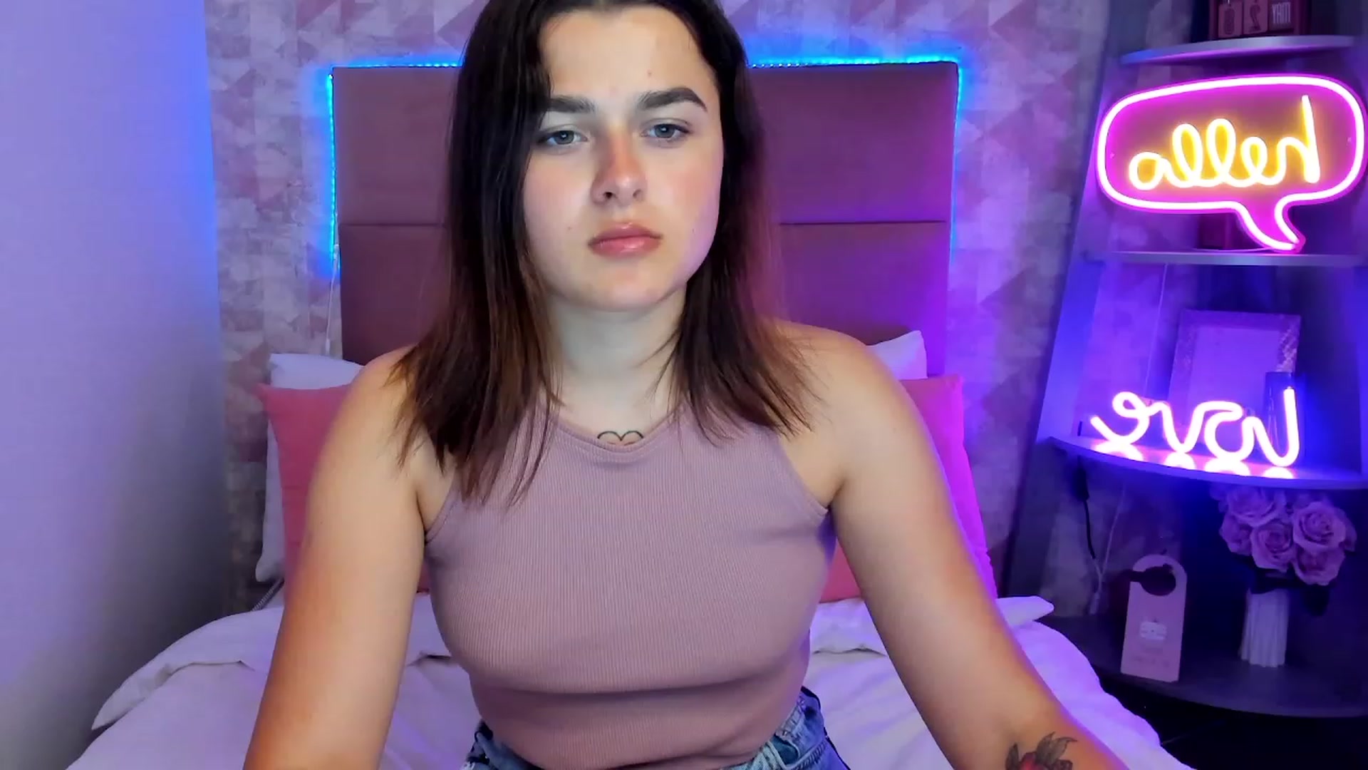 Gallery image thumbnail from CrystalXX's myfreecams stream on, 05/28/2023, 21:00 image 1 of 20