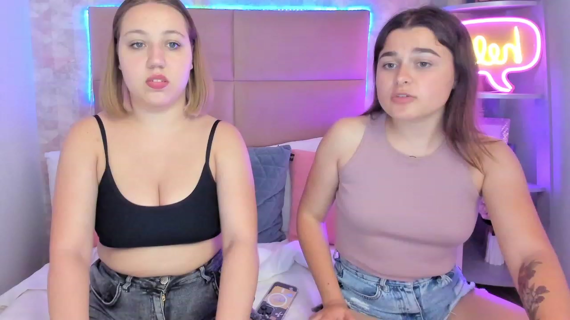 Gallery image thumbnail from CrystalXX's myfreecams stream on, 05/29/2023, 24:30 image 19 of 20