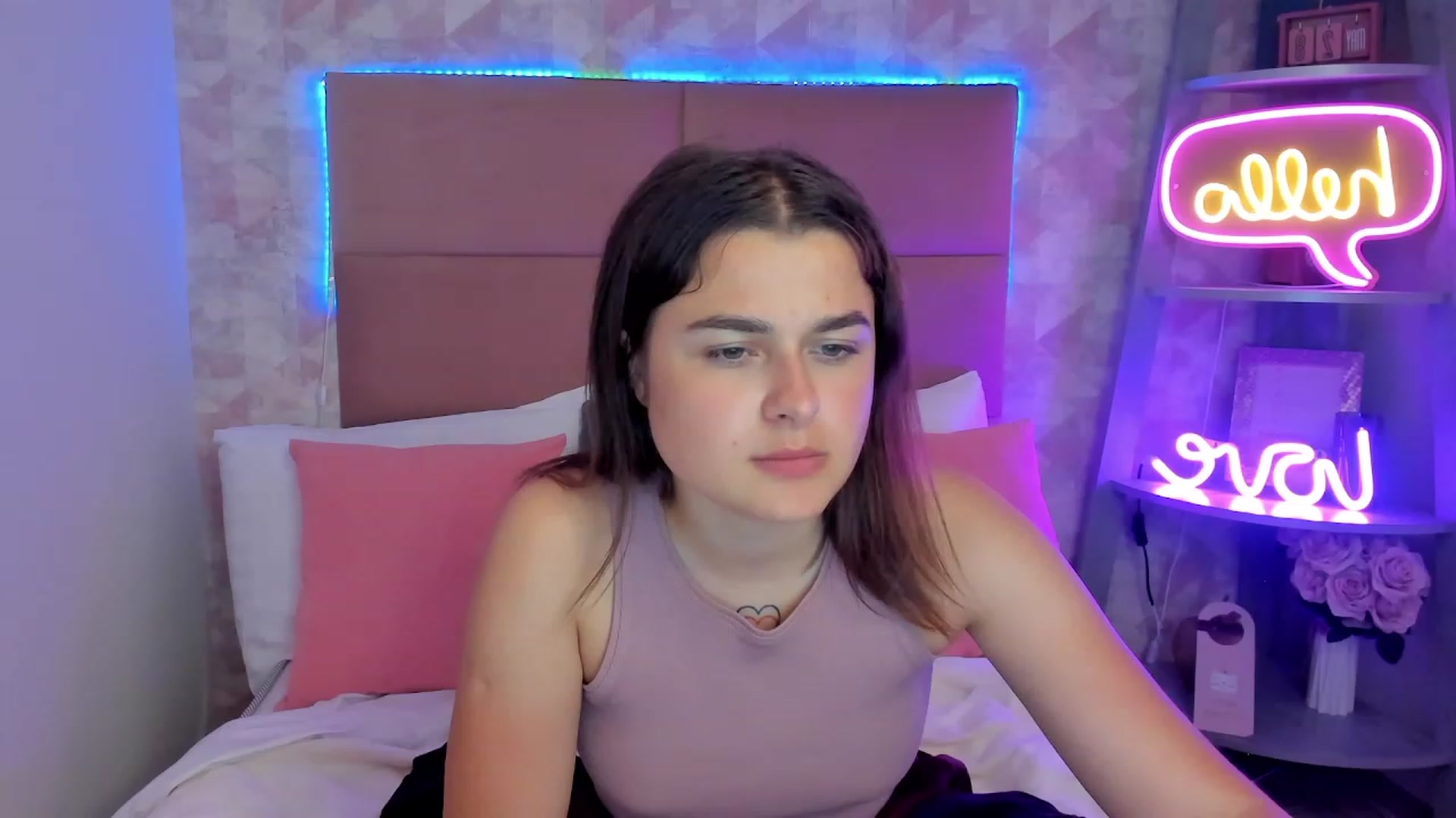 Gallery image thumbnail from CrystalXX's myfreecams stream on, 05/29/2023, 04:05 image 12 of 20