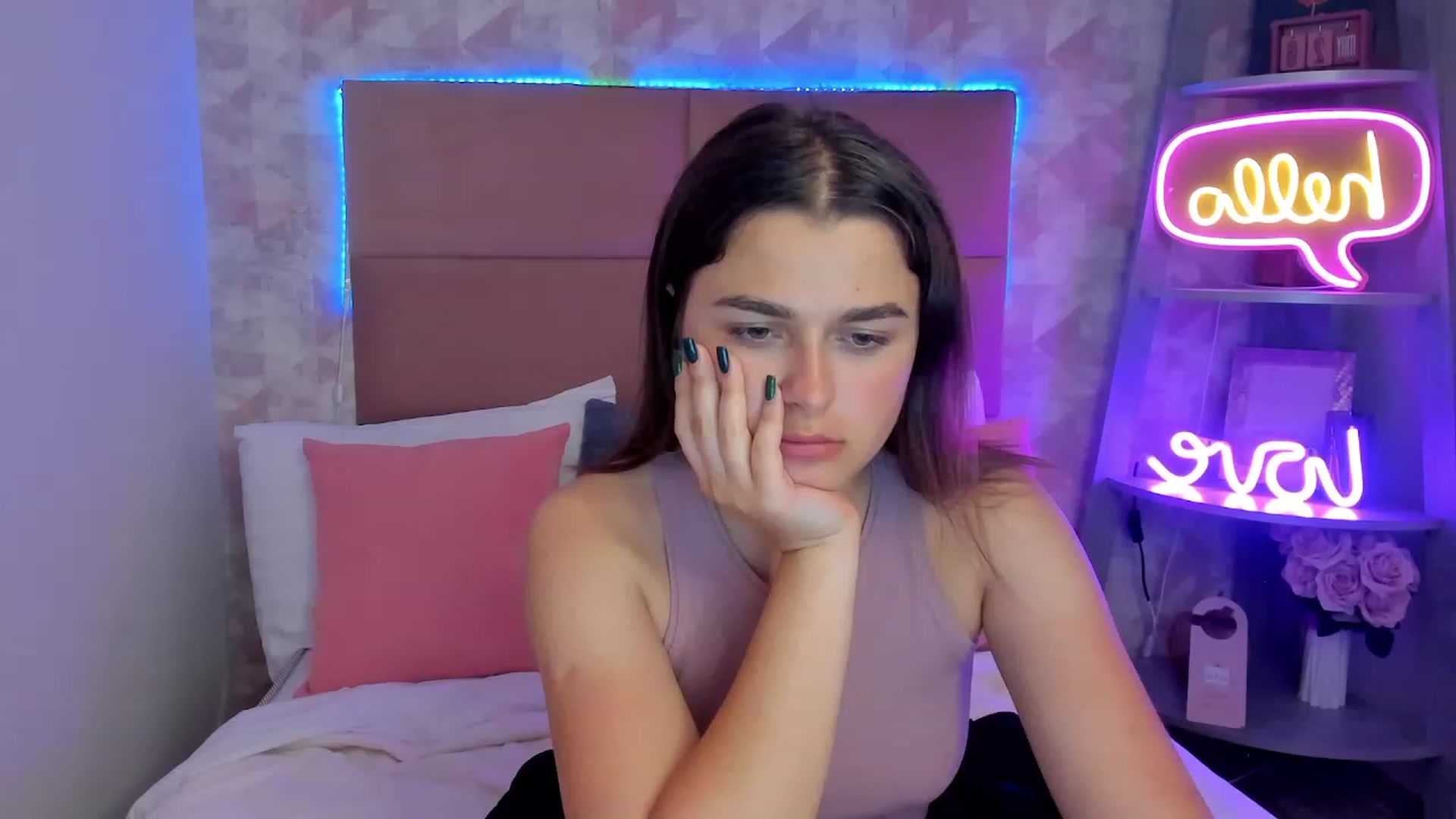 Gallery image thumbnail from CrystalXX's myfreecams stream on, 05/29/2023, 04:05 image 5 of 20