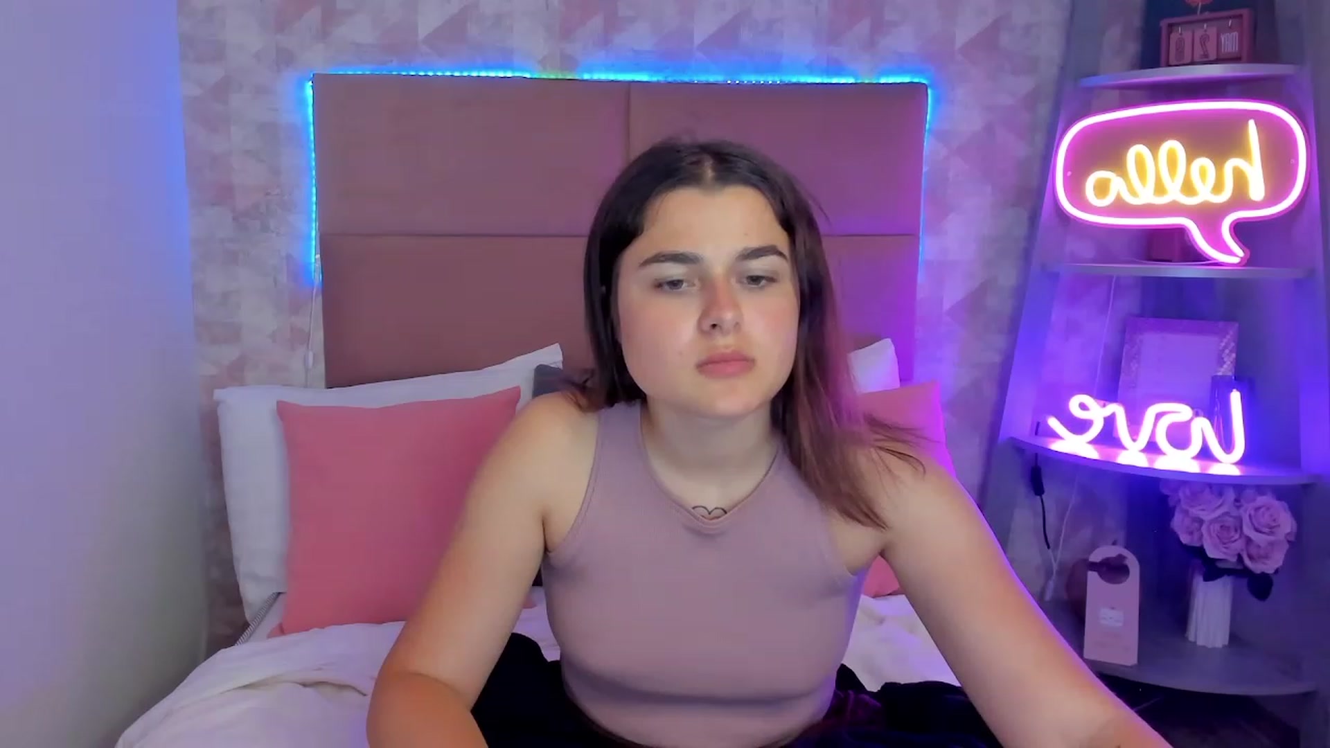 Gallery image thumbnail from CrystalXX's myfreecams stream on, 05/29/2023, 04:05 image 9 of 20