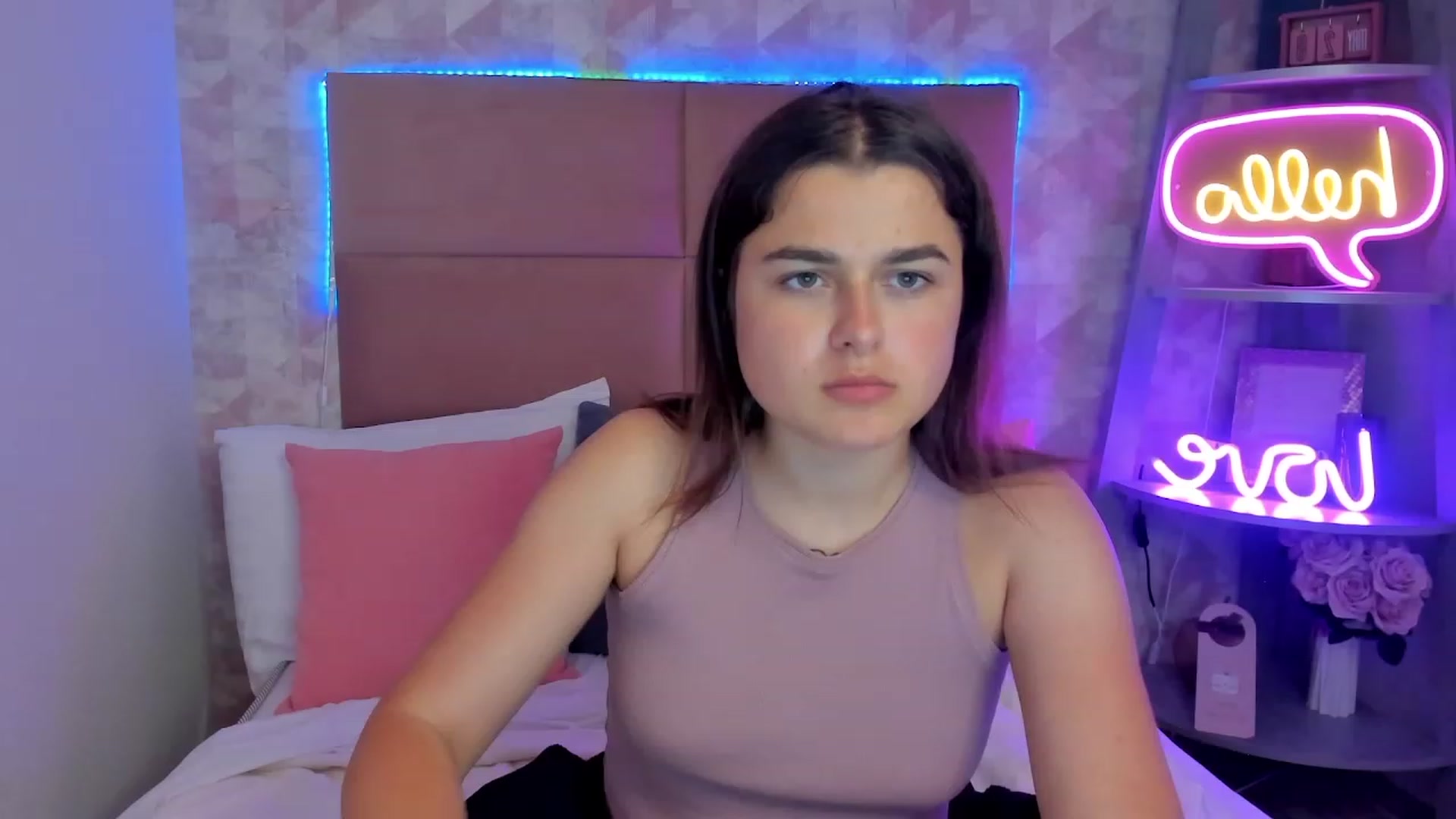 Gallery image thumbnail from CrystalXX's myfreecams stream on, 05/29/2023, 04:05 image 11 of 20