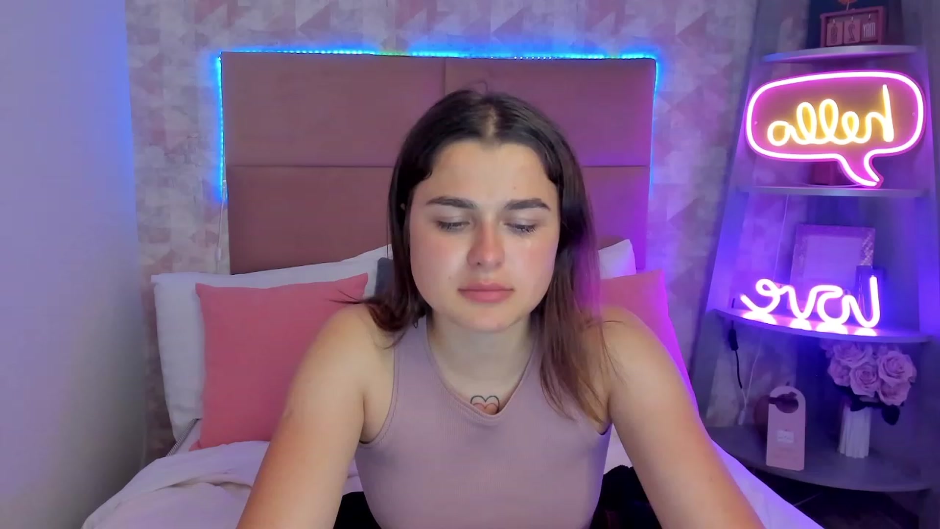 Gallery image thumbnail from CrystalXX's myfreecams stream on, 05/29/2023, 04:05 image 6 of 20