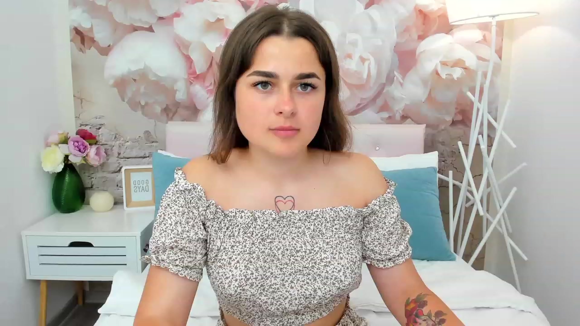 Gallery image thumbnail from CrystalXX's myfreecams stream on, 05/31/2023, 22:45 image 11 of 20