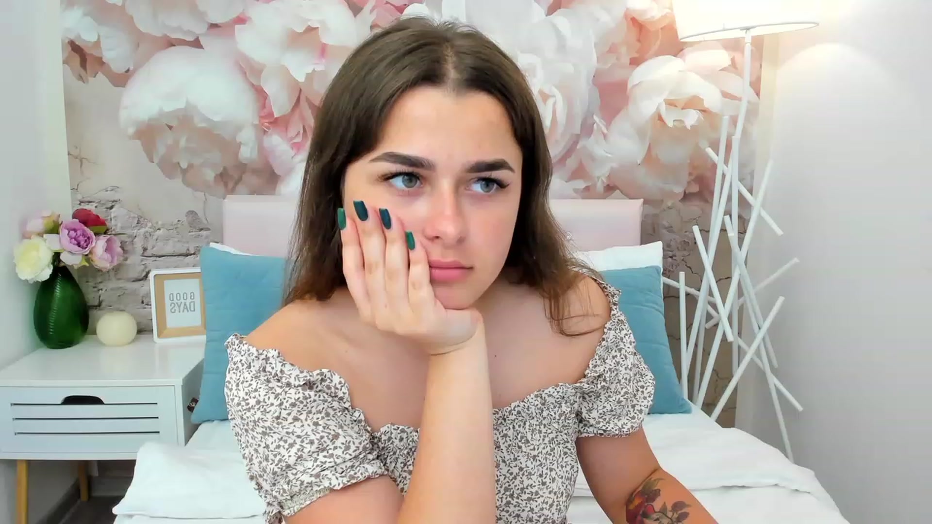 Gallery image thumbnail from CrystalXX's myfreecams stream on, 05/31/2023, 22:45 image 6 of 20