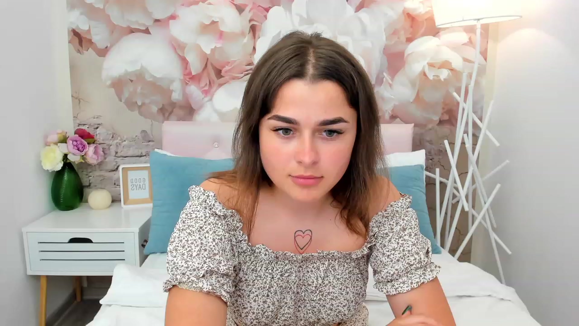 Gallery image thumbnail from CrystalXX's myfreecams stream on, 05/31/2023, 22:45 image 13 of 20