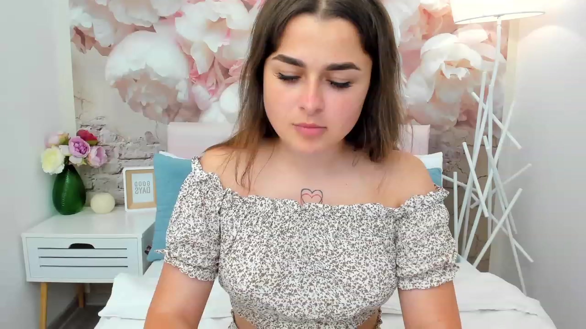 Gallery image thumbnail from CrystalXX's myfreecams stream on, 05/31/2023, 22:45 image 12 of 20