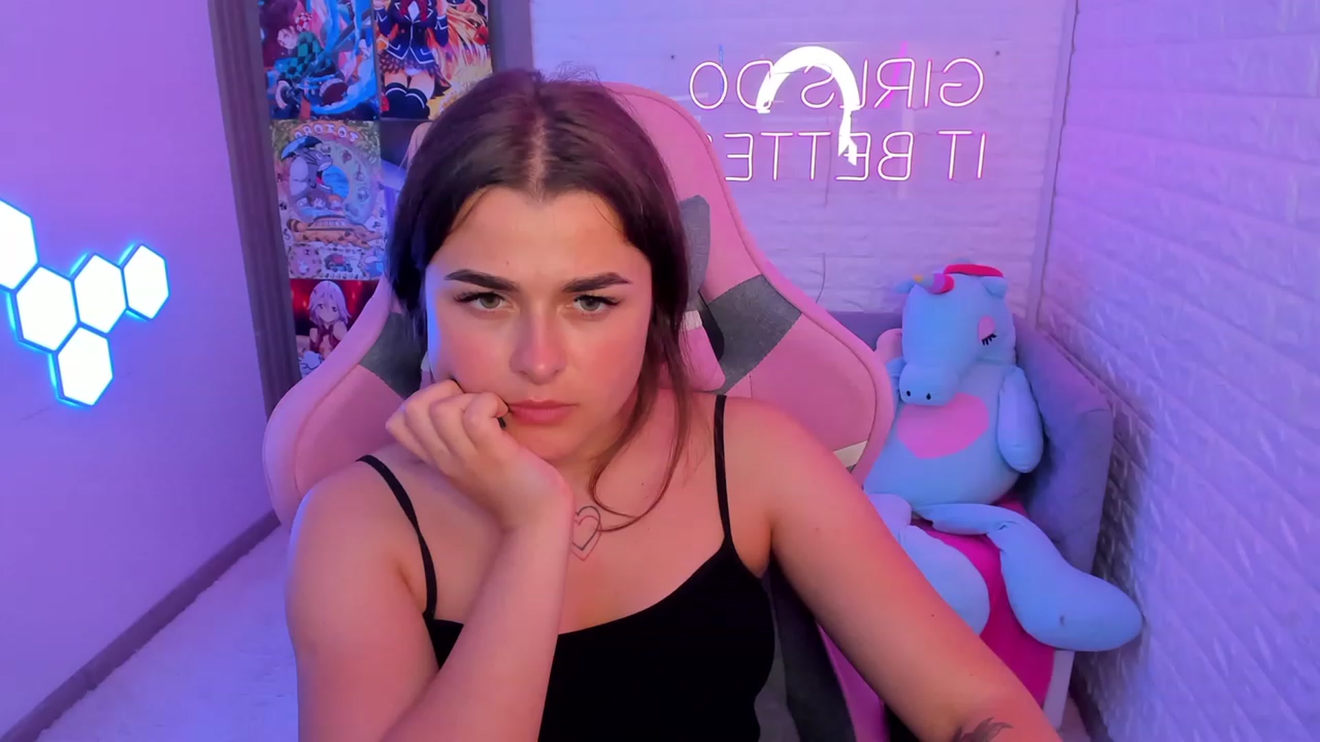 Gallery image thumbnail from CrystalXX's myfreecams stream on, 06/02/2023, 01:34 image 17 of 20