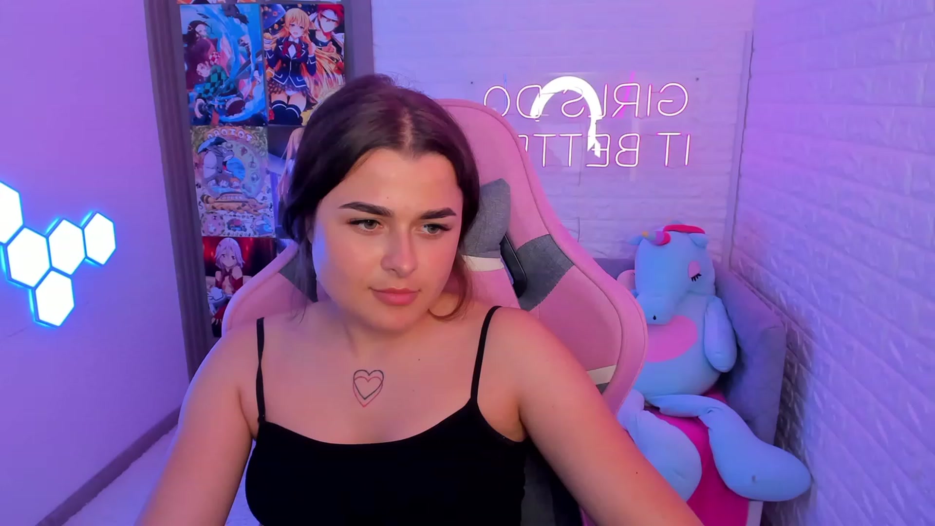 Gallery image thumbnail from CrystalXX's myfreecams stream on, 06/02/2023, 01:34 image 4 of 20