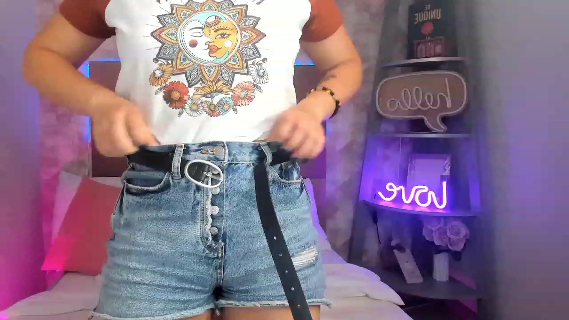 Gallery image thumbnail from CrystalXX's myfreecams stream on, 06/04/2023, 01:53 image 6 of 20