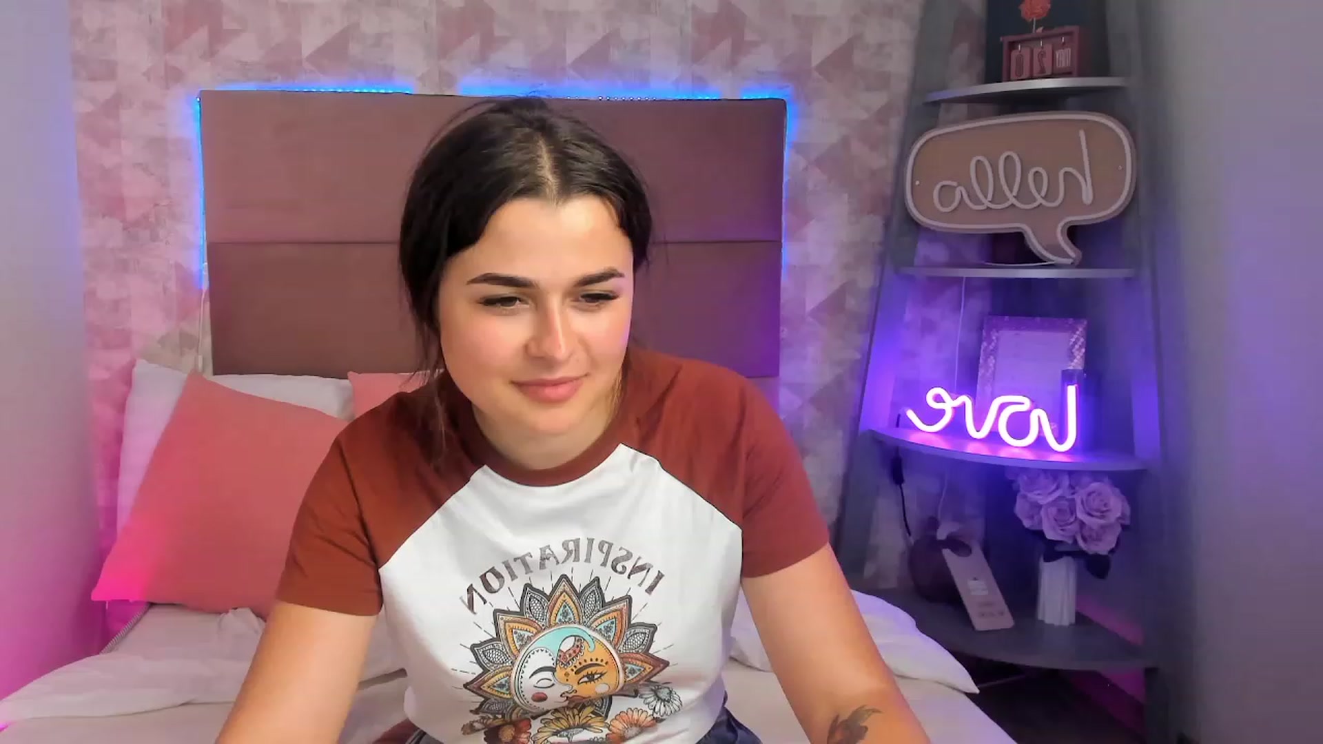 Gallery image thumbnail from CrystalXX's myfreecams stream on, 06/04/2023, 01:53 image 4 of 20