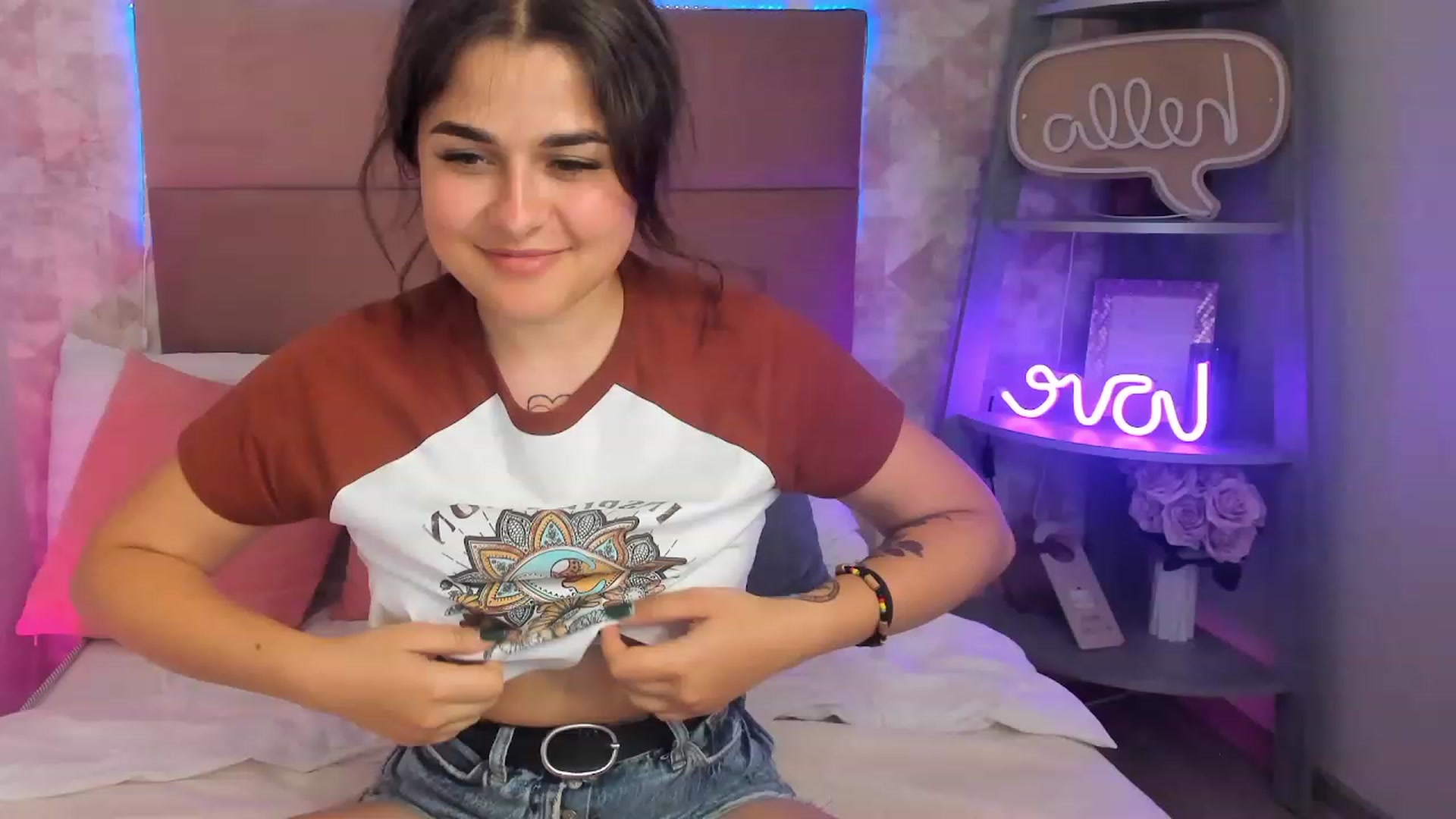 Gallery image thumbnail from CrystalXX's myfreecams stream on, 06/04/2023, 01:53 image 13 of 20
