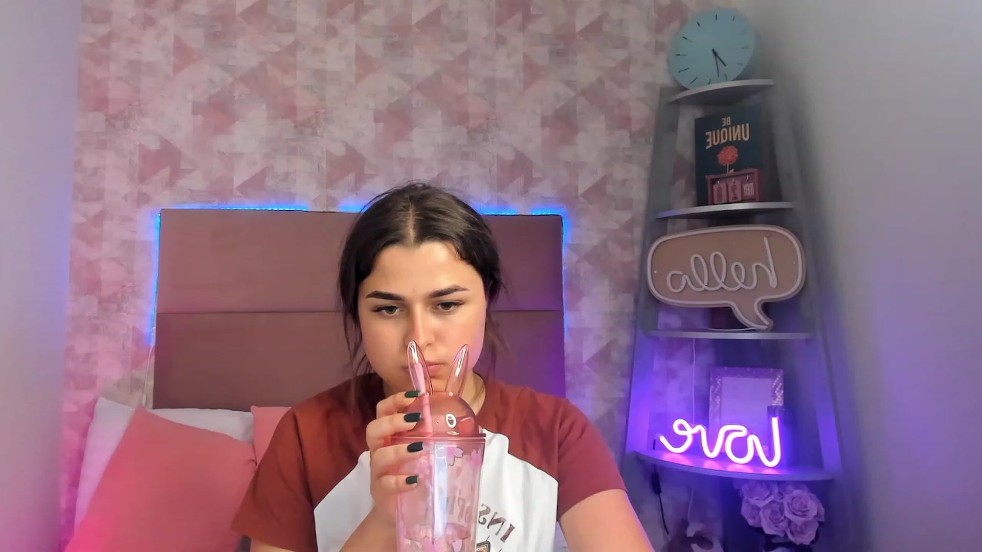 Gallery image thumbnail from CrystalXX's myfreecams stream on, 06/04/2023, 01:53 image 7 of 20