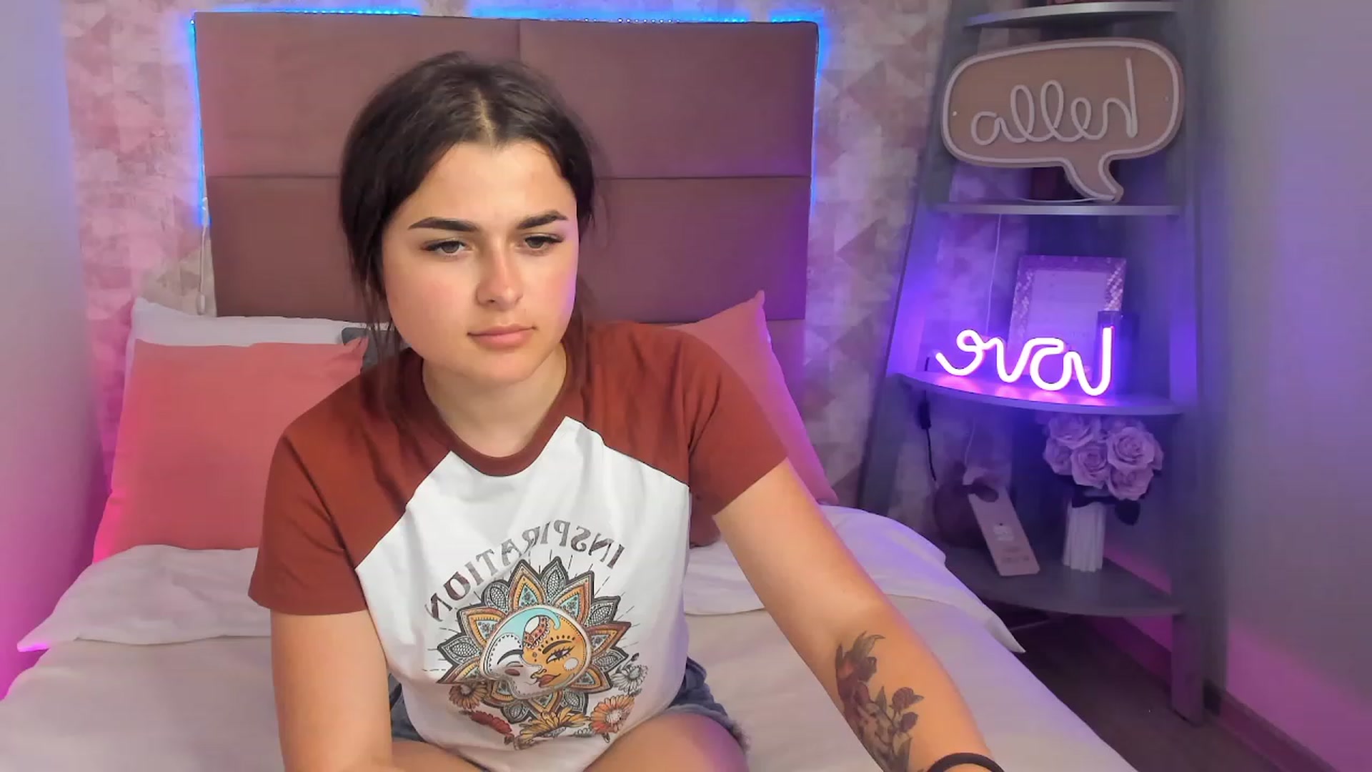 Gallery image thumbnail from CrystalXX's myfreecams stream on, 06/04/2023, 01:53 image 19 of 20