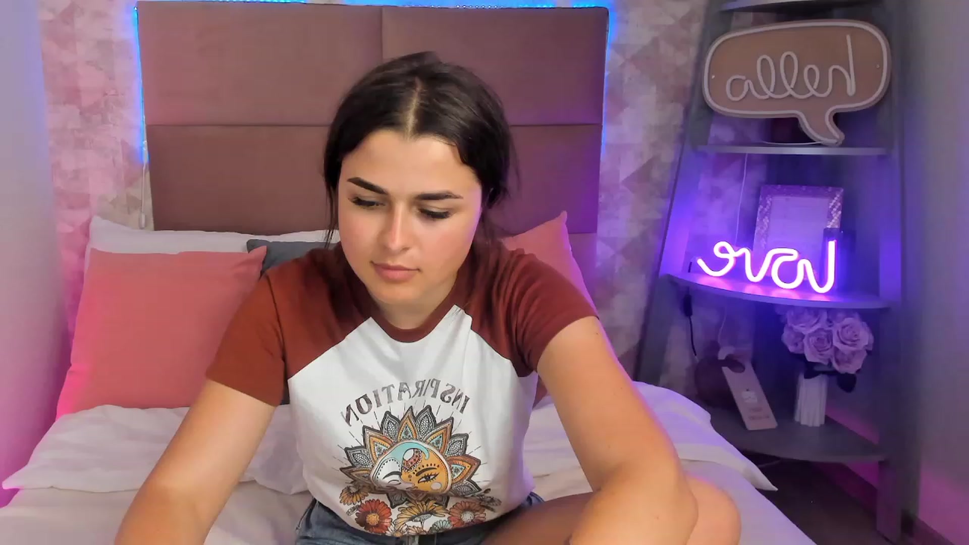 Gallery image thumbnail from CrystalXX's myfreecams stream on, 06/04/2023, 01:53 image 20 of 20