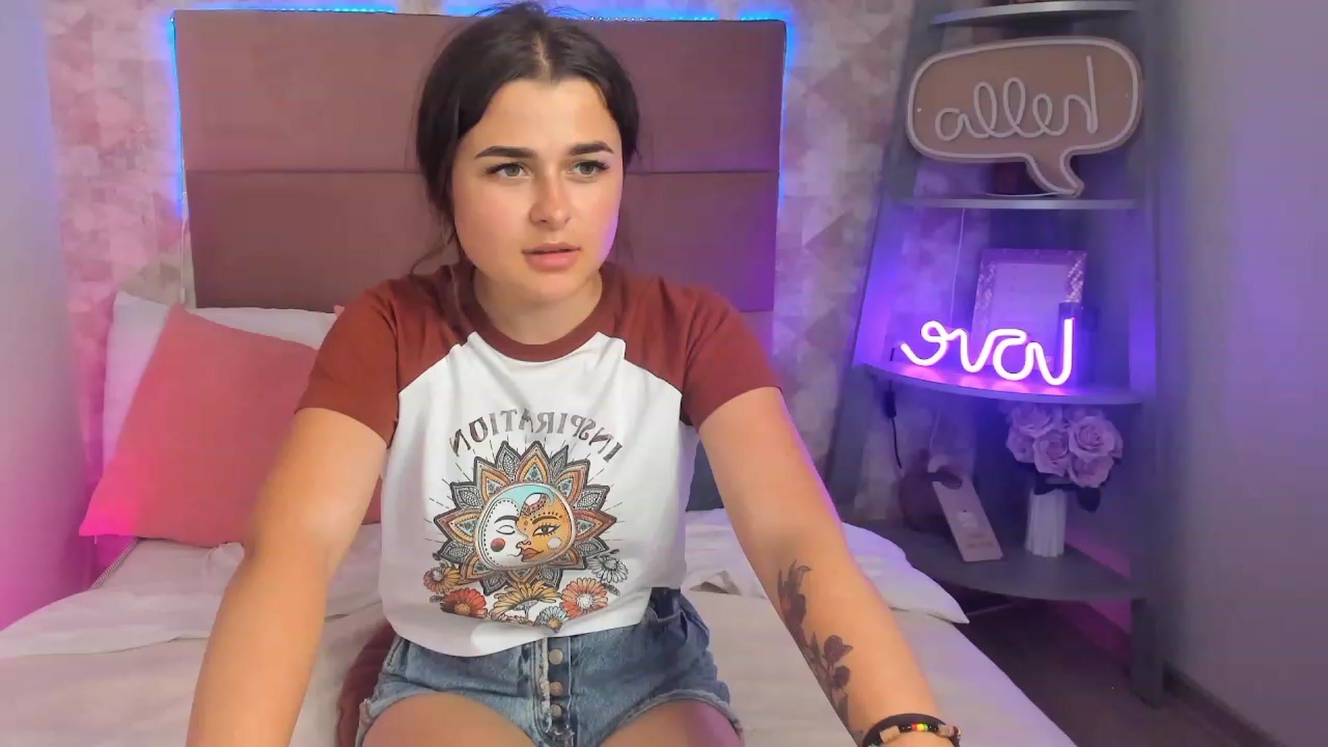 Gallery image thumbnail from CrystalXX's myfreecams stream on, 06/04/2023, 01:53 image 12 of 20