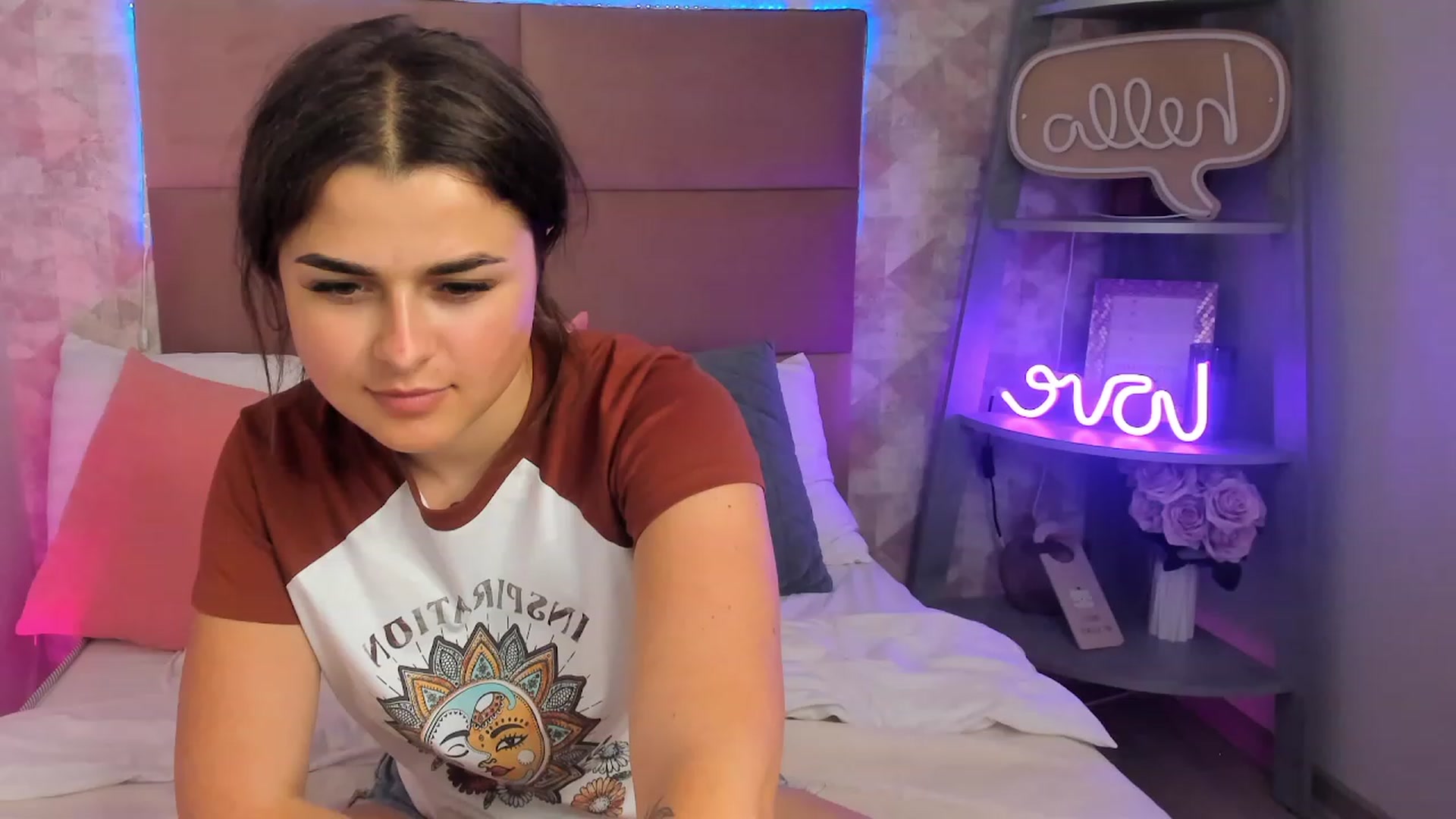 Gallery image thumbnail from CrystalXX's myfreecams stream on, 06/04/2023, 01:53 image 15 of 20