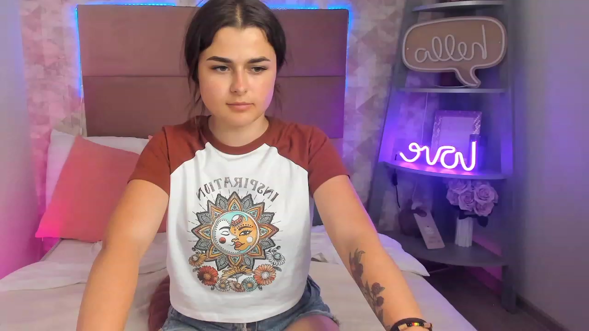 Gallery image thumbnail from CrystalXX's myfreecams stream on, 06/04/2023, 01:53 image 8 of 20