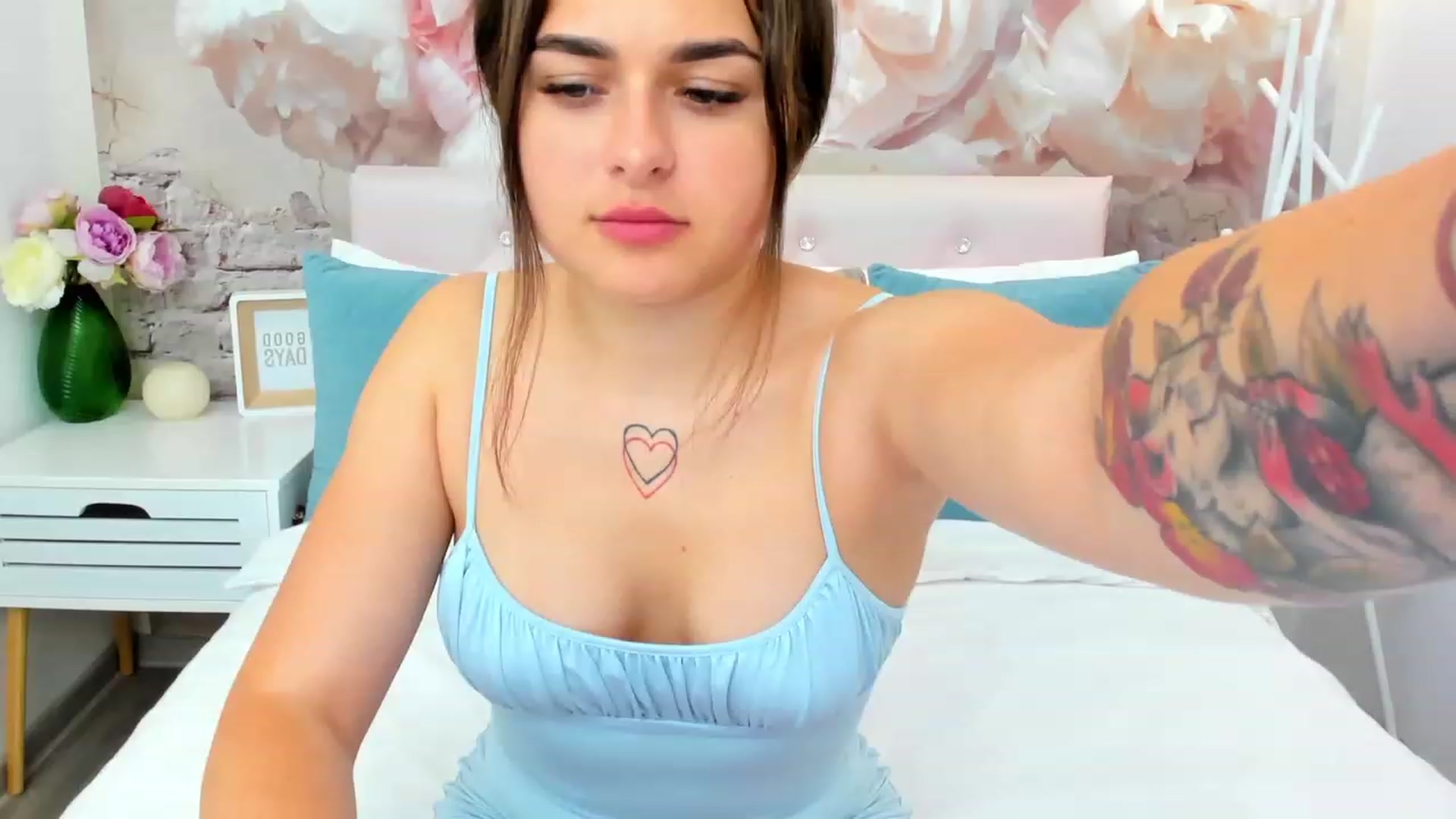 Gallery image thumbnail from CrystalXX's myfreecams stream on, 06/04/2023, 13:33 image 4 of 20